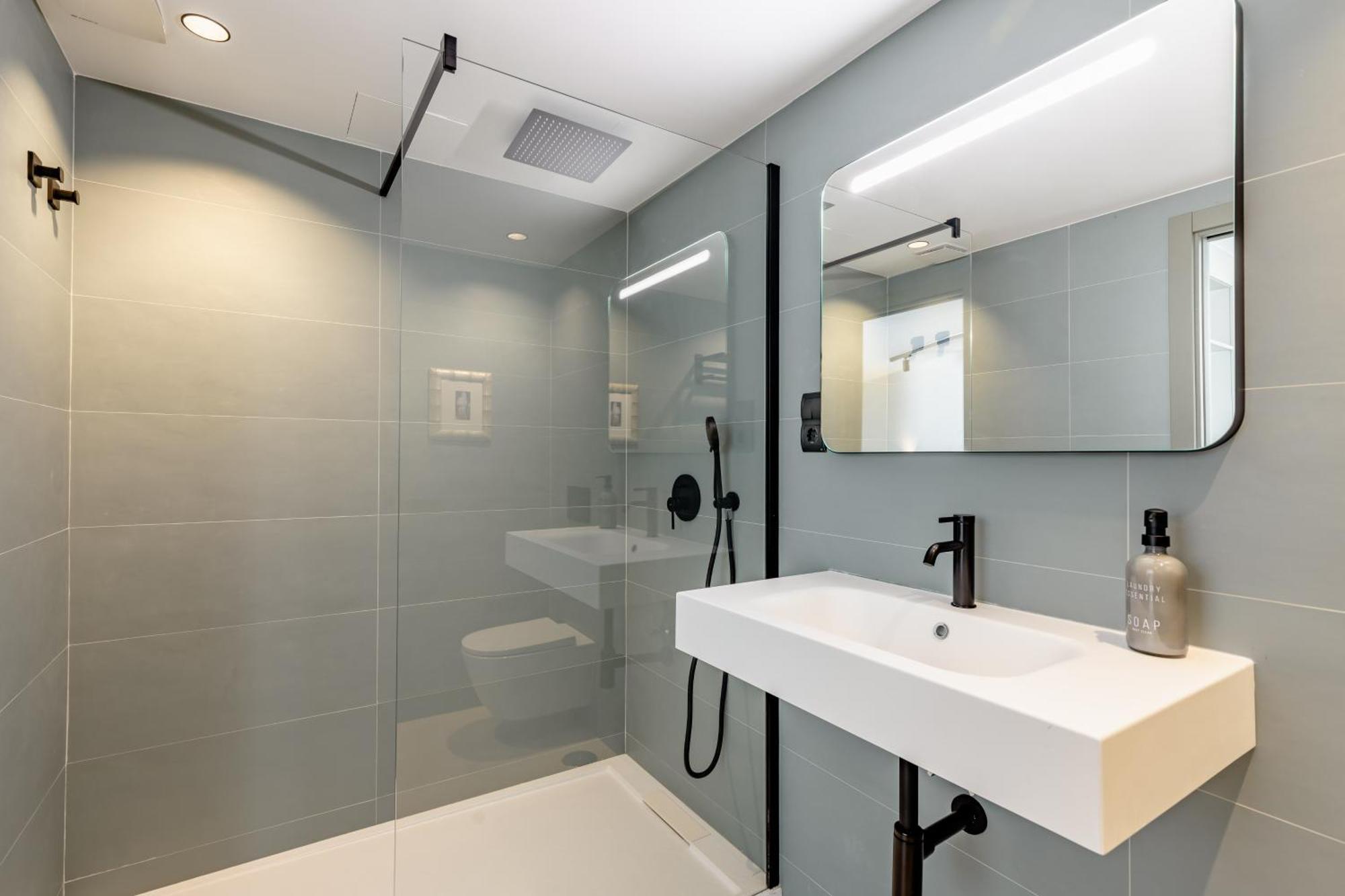 Atarazanas Suite, Atico Con Terraza Malaga Bagian luar foto