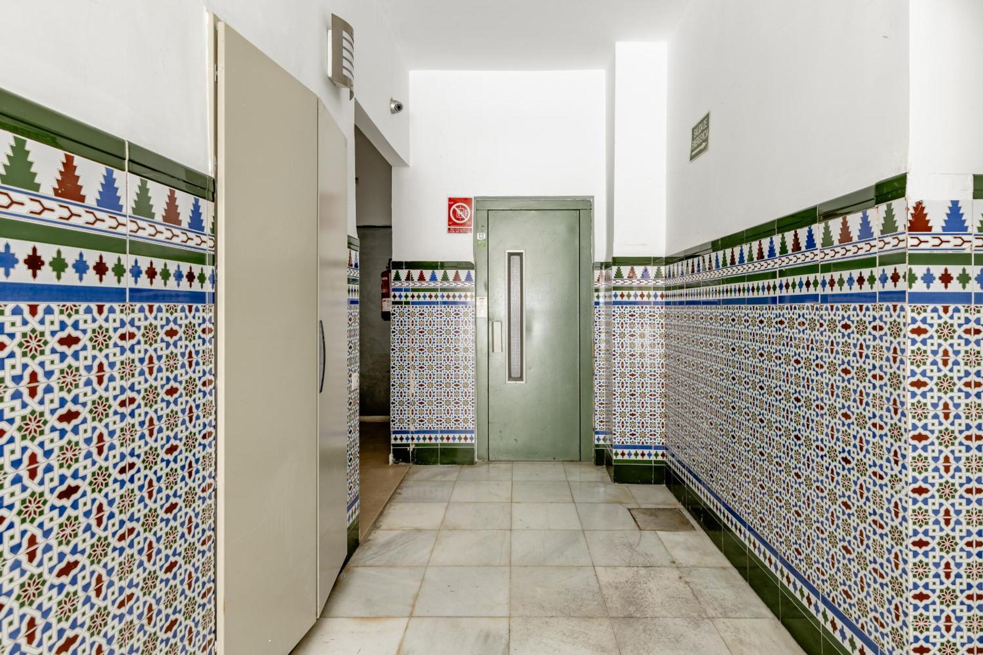 Atarazanas Suite, Atico Con Terraza Malaga Bagian luar foto